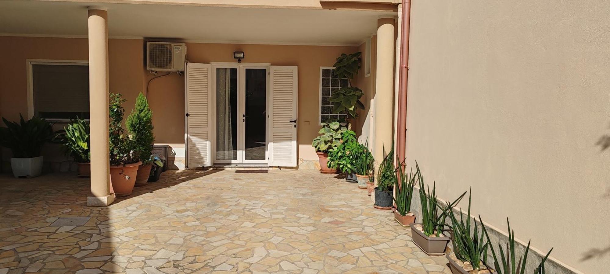 Casa Gio Lägenhet Assemini Exteriör bild
