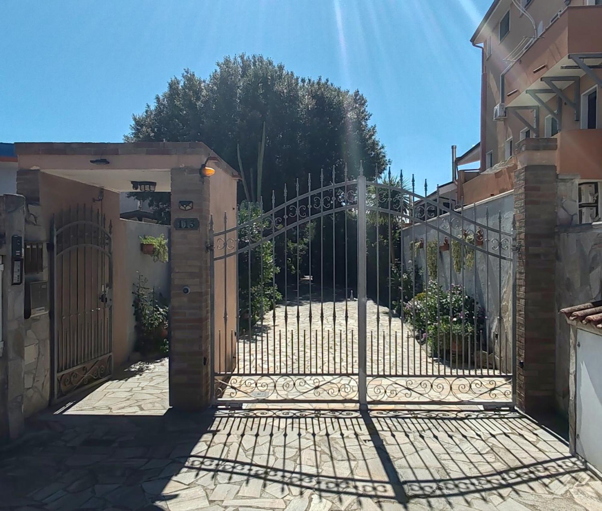 Casa Gio Lägenhet Assemini Exteriör bild